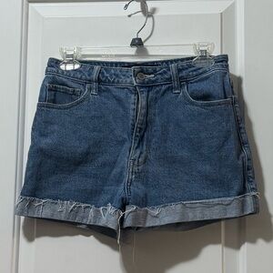 HOLLISTER ULTRA HIGH RISE MOM SHORT